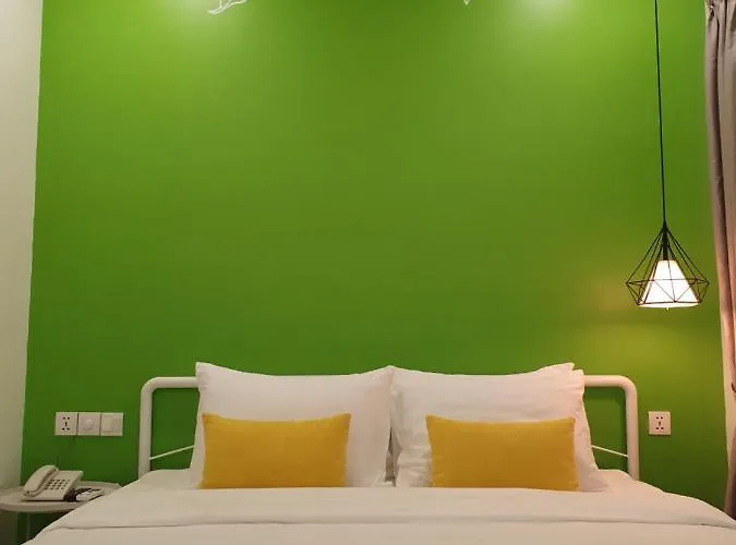 Glow 4*